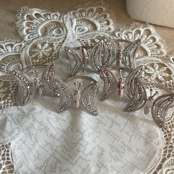 Butterflies Napkin rings in silver tone set of 6 - Picture 2 of 3